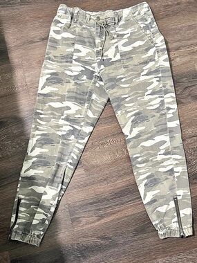 Grace & Lace Camo drawstring Jogger Pants in Gray & White Size 16 Like New